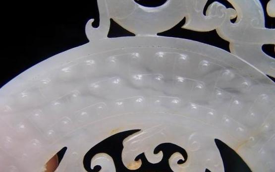 「文玩」让人又爱又恨的“水线”，到底会不会影响和田玉的价值？