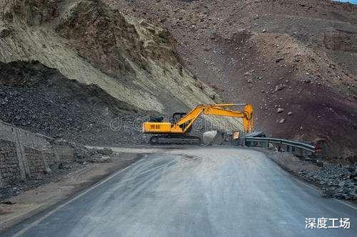 【印度】印媒:印度军队遭到多台推土机挡路,班公湖出现护城河式防御工事