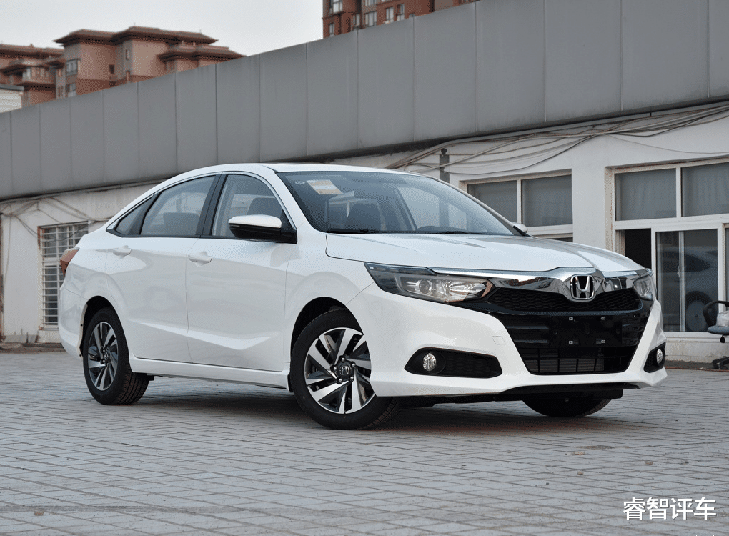 本田凌派|本田凌派跌至6.8万,一箱油可跑900公里,车友:轩逸买早了