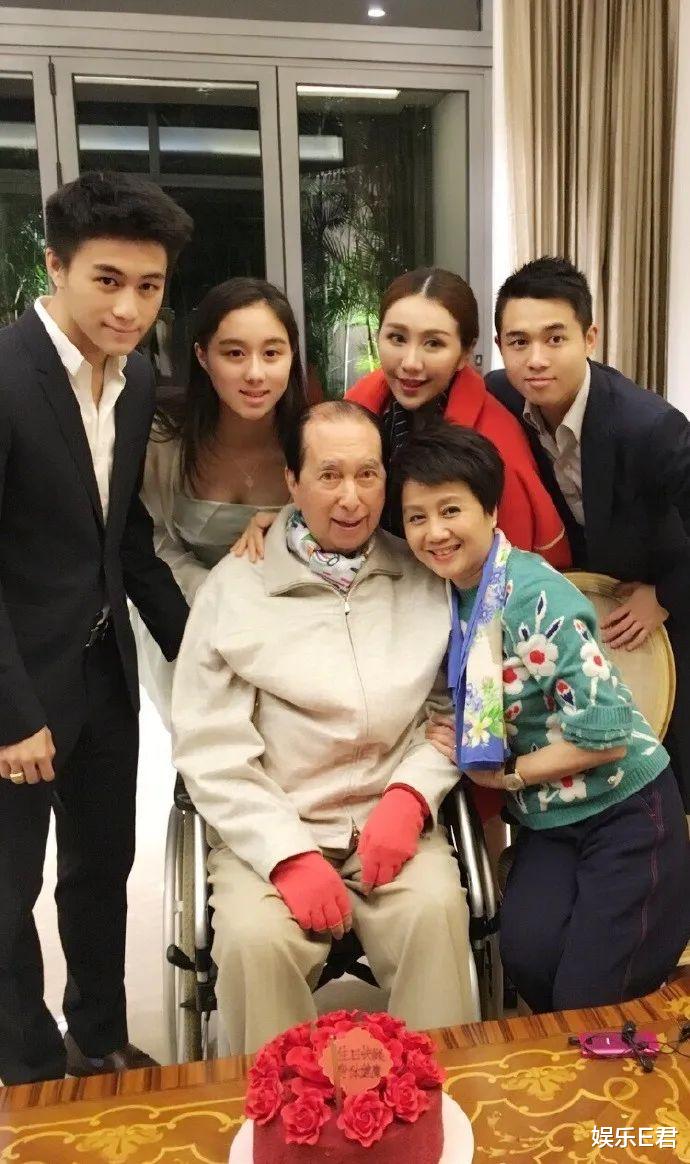 何超盈|何超盈产后瘦身秘方曝光，每日跳郑多燕HITT，半年减掉40斤