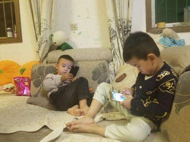 |四类手机软件“儿童不宜”，第四款被奉为学习神器，反而拉低成绩