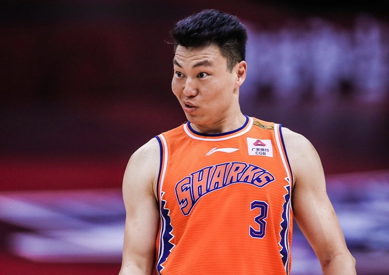 李根|第一个下课球员!李根离队后,3年5380万的天价合同打水漂