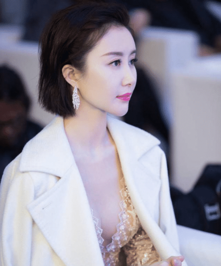 电视剧|出道已经28年,拍了有63部电视剧3部电影,作为老前辈的她其实才32岁