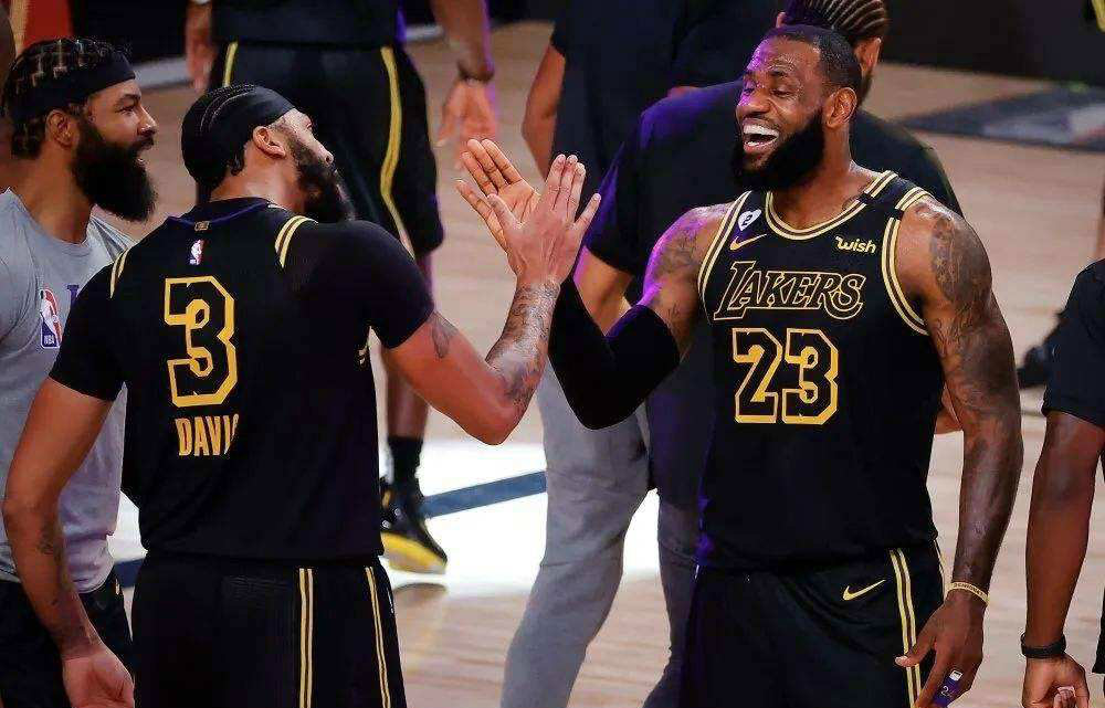 火箭队|再见火箭！再见快船！6人三方交易方案出炉，湖人明年卫冕难了！