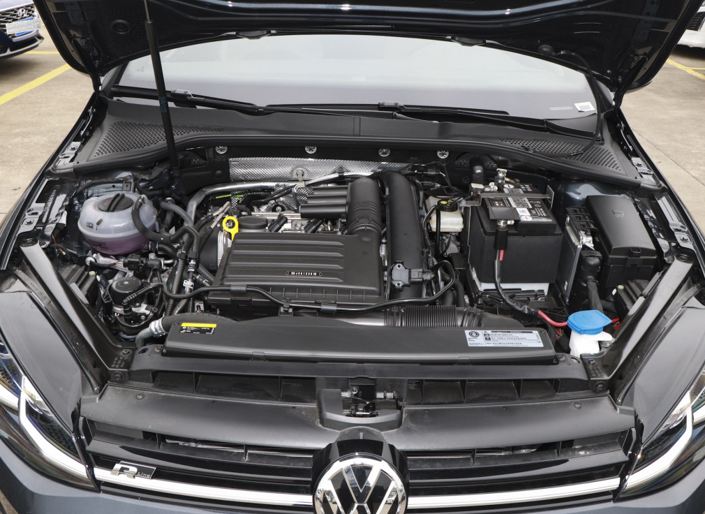 大众汽车|大众的“金字招牌”,上市46年换代6次,8.92万就能入手