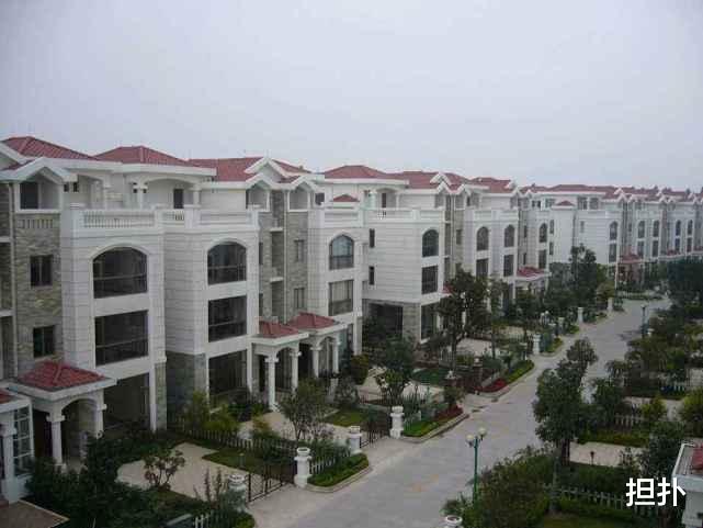 亲戚让我把学区房过户给他，小孩读完书再还回来，到底该不该借？