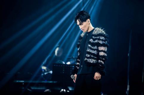 演唱会|演唱会迟到2个小时，自己忘词还耍大牌，如今终于凉凉了