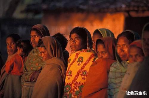 無知！無知！印度男割開妻子腹部檢查胎兒性別，妻子病危兒子死亡-圖1