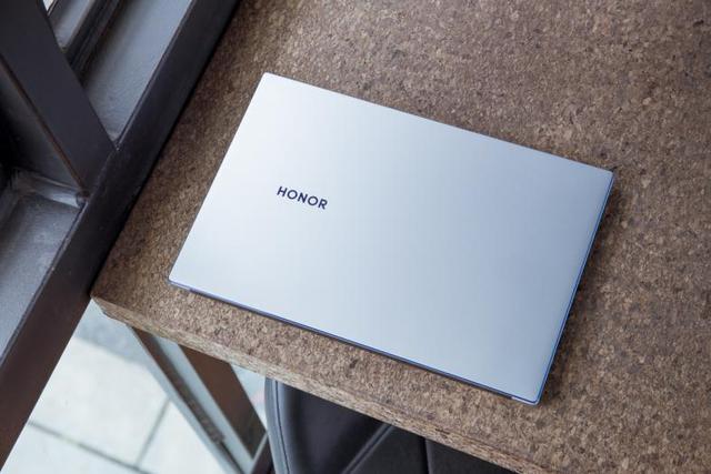 直升机|荣耀打造全场景生态的冠军拼图：荣耀MagicBook 14/15锐龙版深度体验