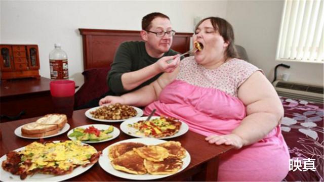 映真|暴食症女子嫁富二代，婚后体重飙至1450斤，生下两子身体健康
