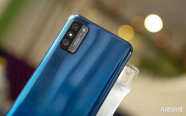 「华为荣耀」华为新机发布，7.09英寸+5000毫安电池，入手值不值？