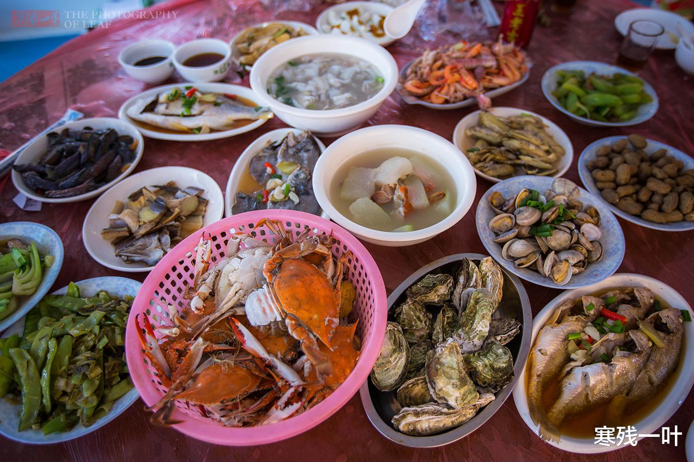 船员|4500元包船出海捕鱼，捞上来的海鲜烧了满满两大桌，你看看值吗？