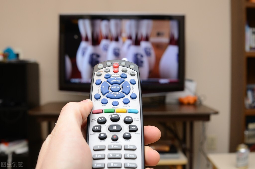 电池|遥控器坏了别急着换新！在家试试这几招，说不定自己都能修复好