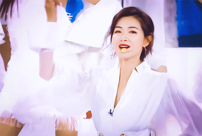 「万茜」《乘风破浪的姐姐》主题曲舞台曝光,万茜站C位,黄圣依吴昕位置靠前