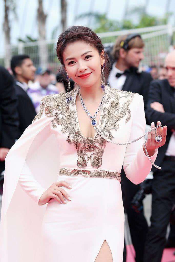 成龙|“惹不起”的4位女星，个个都是高手，最后一位成龙都不敢惹