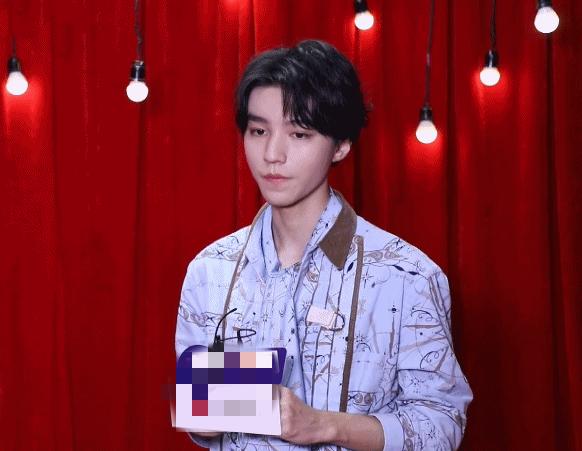 王俊凯|王俊凯怎么变样了，拍戏减肥瘦过头，乍一看以为是王源