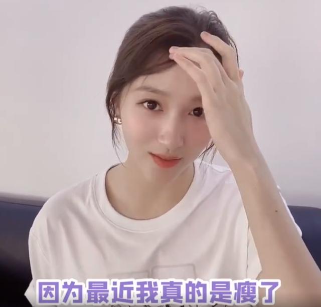 关晓彤|关晓彤减肥越减越胖？生图只有腿能看，网友直接吐槽她离不开美颜