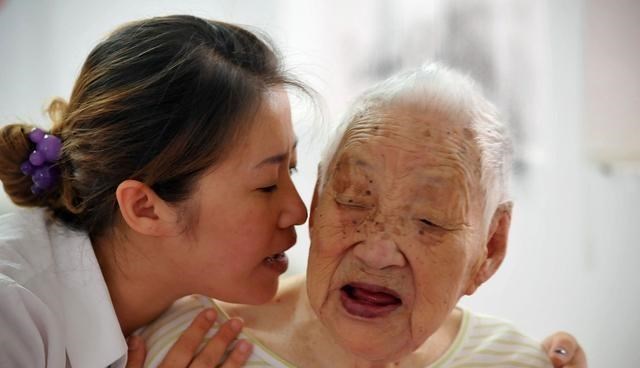 衰老|女性衰老的标志公布，若没有这几个表现，或许说明还年轻