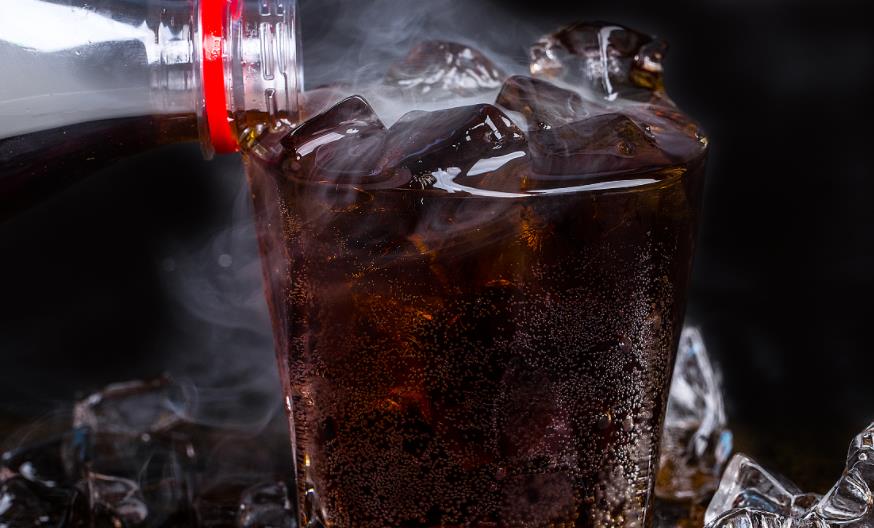 心血管疾病|20岁小伙呕吐诊为尿毒症，长期拿“它”当水喝，可能对身体不好