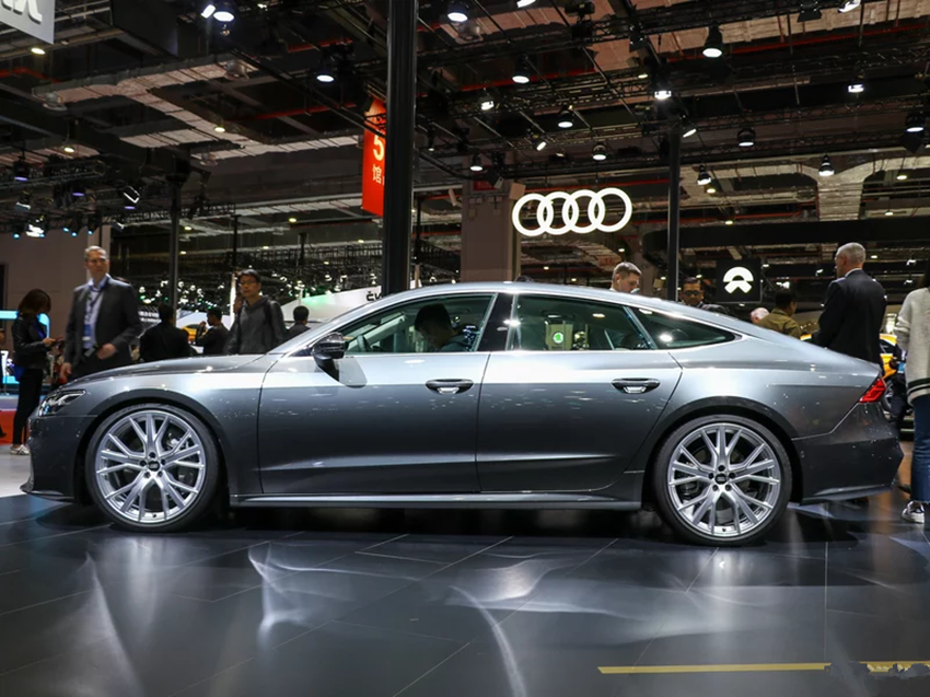 『奥迪A7』不愧是真正“撩妹王！大溜背比奔驰漂亮10倍，买不起帕拉梅拉就选它