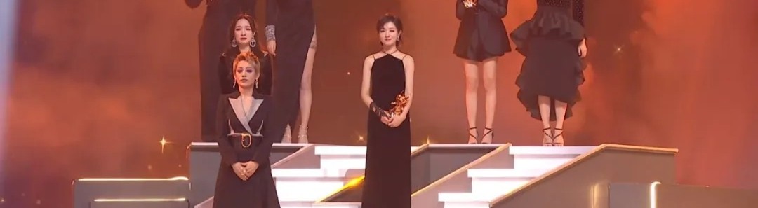 万茜|万茜跌下神坛，从“万人捧”到“全网嘲”，就是太“装”