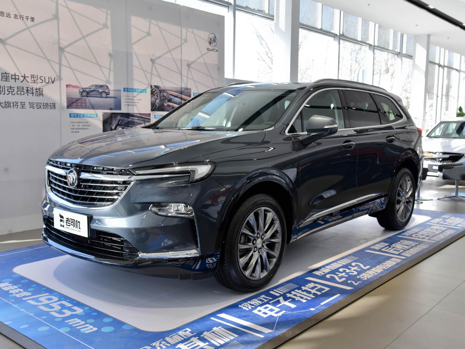 SUV|这台刚上市不久的SUV最受追求品质的人青睐,开出去上档次