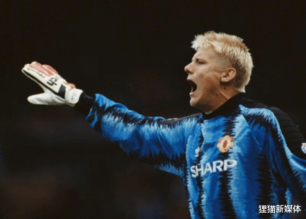 曼联|曼联转会消息滚动:夏窗首笔交易获官宣,多特就桑乔转会向曼联施压