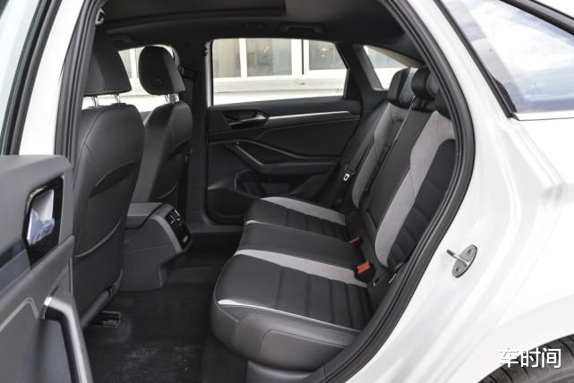 『大众汽车』大众又爆发了，30天大卖20231台，号称“小帕萨特”，油耗仅5.5L