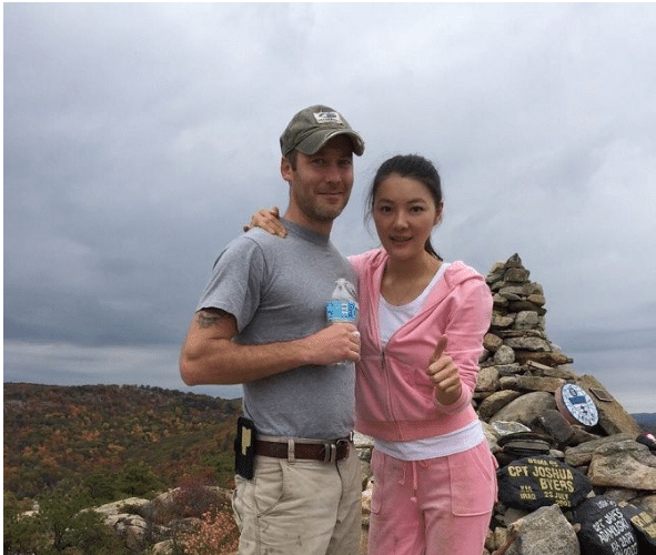 富翁|?63岁亿万富翁娶38岁娇妻，女方野模出身，全家福合照信息量大！