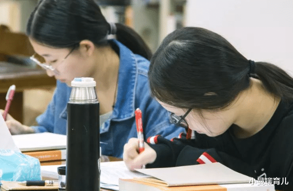 清华大学|清华大学入学考试，语文试题仅3个字，多半学生交白卷只有1人满分