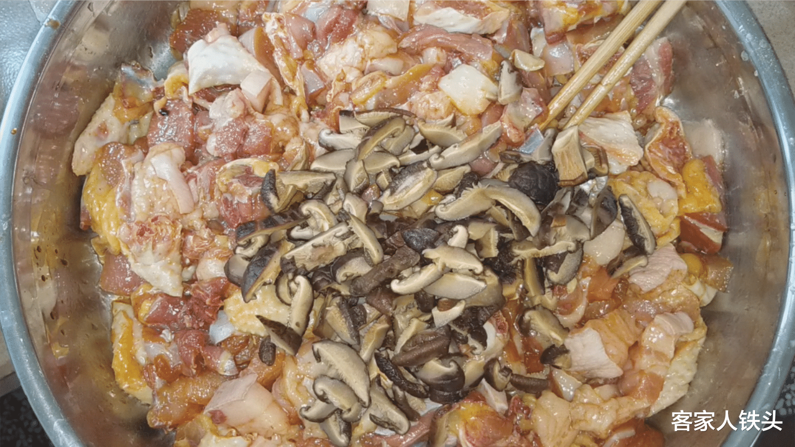 #粽子#端午节快到了，教你做客家咸肉粽，香糯好吃，一口气吃3个真过瘾