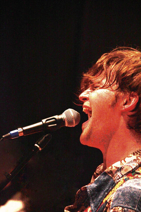 明星|凭一首歌“净赚”九个亿，家喻户晓还被写进教材，这是哪种“神仙歌曲”？