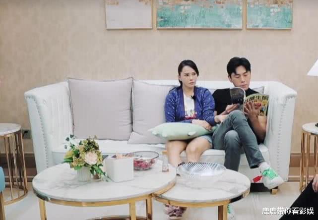 秦昊■秦昊不听伊能静讲话，却抱着书在看，看清书名，笑的我肚子疼！