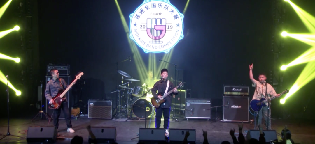 新疆维吾尔自治区|这帮玩乐队怼天怼地的狠角色，你根本想不到他们才上初中！