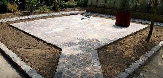 |我家院子红砖全翘掉了，这种毛石板铺院子，有种青石巷的美感！