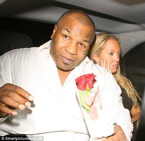 迈克·泰森▲帮泰森还清4000万欠款，还当众拒绝泰森的求婚！这个大姐大真牛