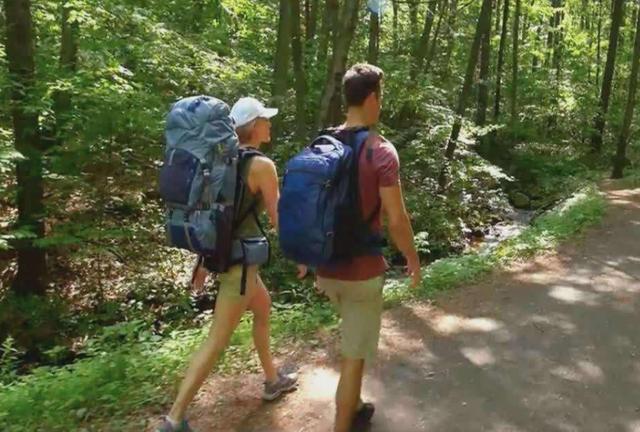 旅行|为何中国人旅游喜欢拖着行李箱,而外国人只需要一个背包?