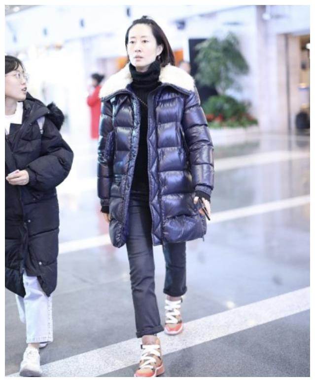 刘敏涛|真服了刘敏涛，那么短的头发还冲头扎个小啾啾，45岁素颜也显嫩