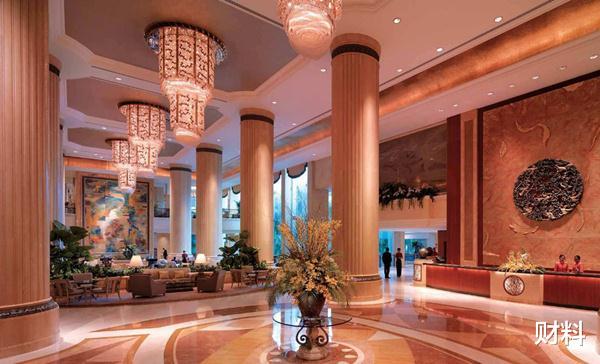 财料|他是亚洲第一大酒店老板，有4万间房年入168亿，今97岁身价1000亿