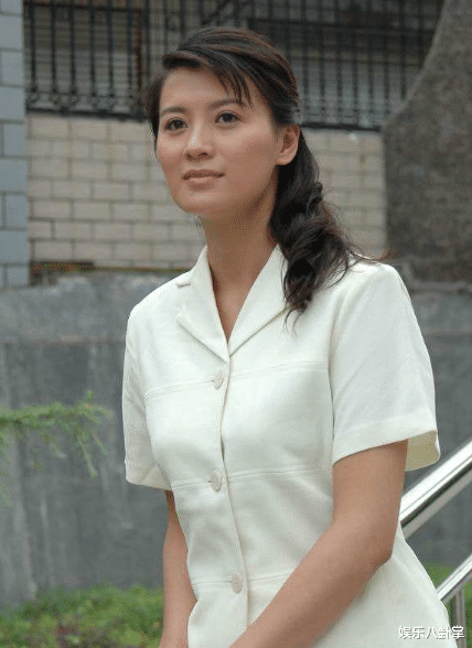 郭德纲|陈道明对她一见钟情，李幼斌为她净身出户，如今49岁依旧那么美