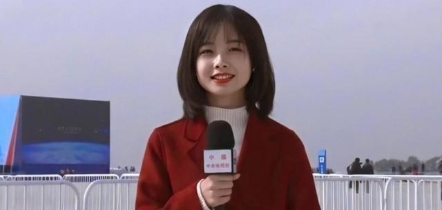 央视|央视记者王冰冰因美貌被刷屏，她的衣服却太过大胆，谁还会看新闻