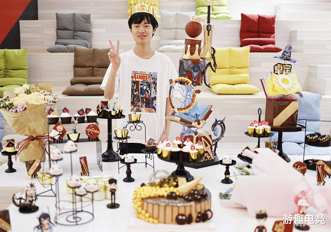 小米科技@knight的小米6惊动小米合伙人，当场和雷军商量送手机