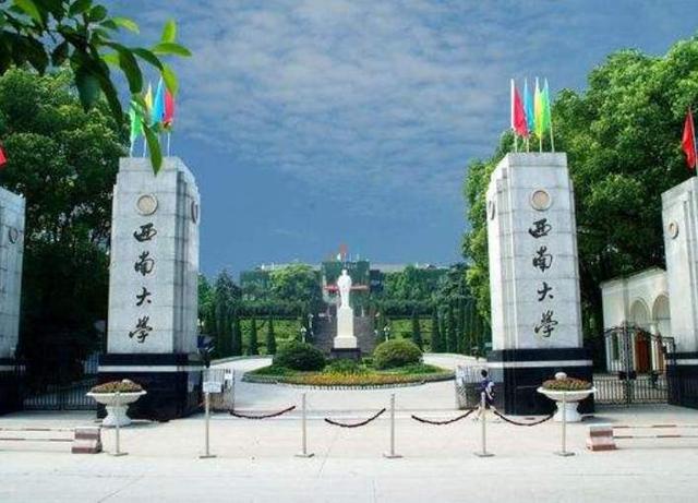 华东师范大学▲我国最顶尖的六所“师范大学”，考上很难，但毕业就有“金饭碗”