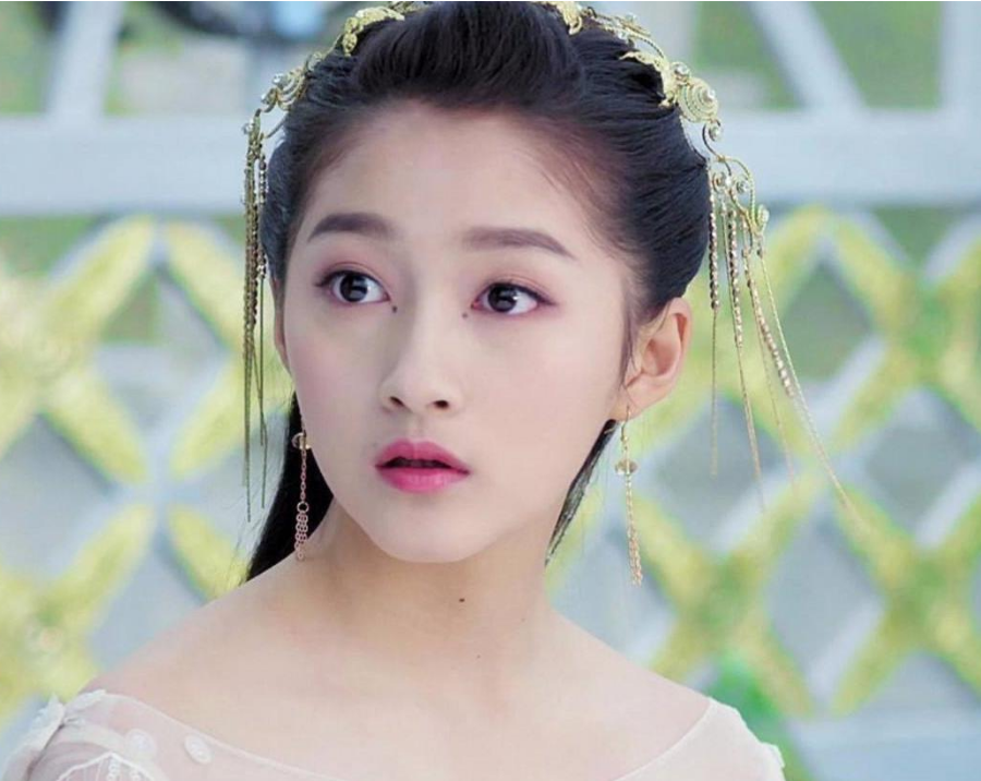 杨紫|都是童星出身！关晓彤、杨紫、张雪迎都长大了，可她却止步了