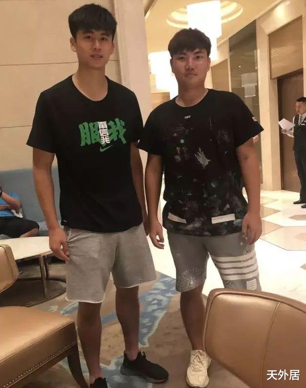 李现▲前申花球员：踢了一辈子中国足球没挣到1分钱！球队不是解散就是欠薪