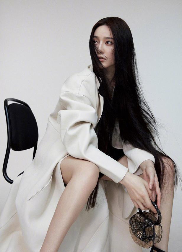 #范冰冰#范冰冰复出首登国内杂志！瘦成麻杆人太惊艳，妲己眼神邪魅太勾人