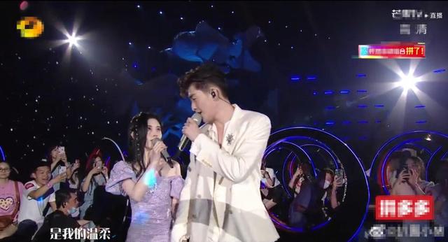 『张翰』张翰鞠婧祎深情拥抱，张翰疑似嫌弃的表情引热议：毕竟拿了钱，我忍