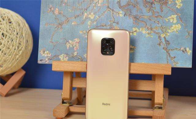 烟台|为什么有些年轻小伙，不买国产5G机，却宁愿用苹果4G机？