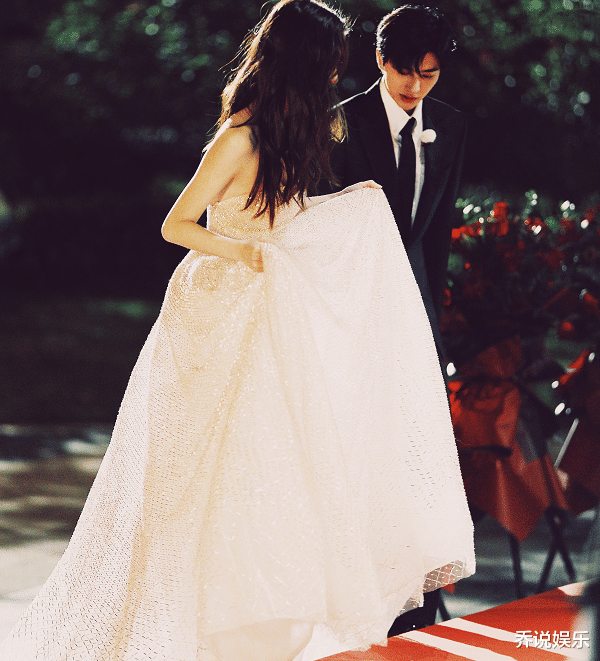 【蔡徐坤】奔跑吧：只看蔡徐坤帮Baby拉裙摆，谁注意她的鞋子？团宠不好当