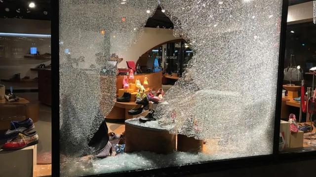 聚会:恐怖!美国爆发大型枪击,多名枪手扫射聚会人群!派对变屠杀!死伤惨重